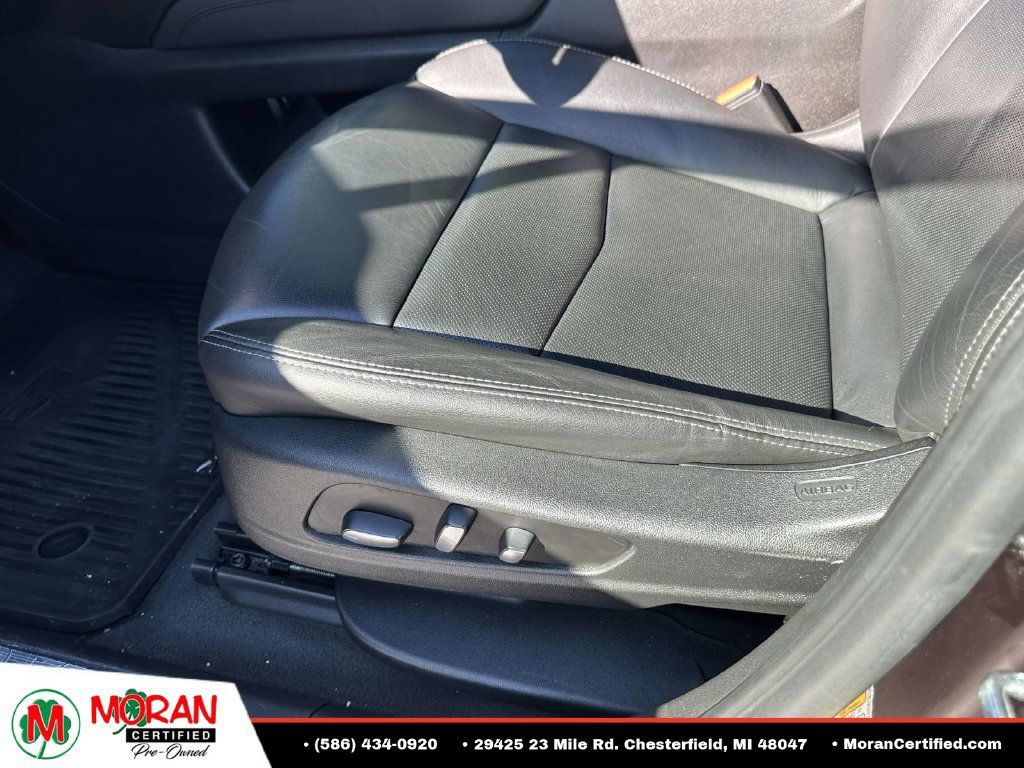 Used 2020 Cadillac XT5 Premium Luxury FWD image 17