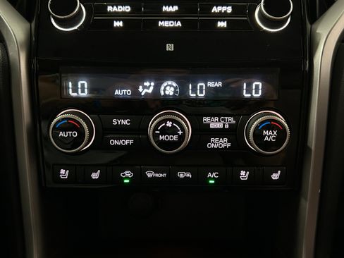 Used 2019 Subaru Ascent Touring AWD/4WD image 10