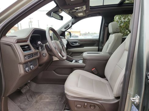 Used 2023 Chevrolet Tahoe Z71 w/ Luxury Package AWD/4WD image 16
