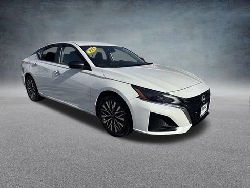 Used 2025 Nissan Altima 2.5 SV image 4