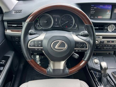 Used 2018 Lexus ES 350 w/ Navigation System Package FWD image 16