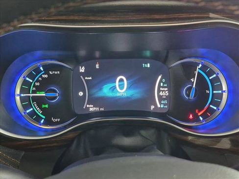Used 2023 Chrysler Pacifica Pinnacle FWD image 12