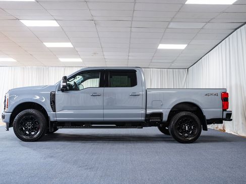 Used 2025 Ford F250 Lariat w/ Black Appearance Package image 5