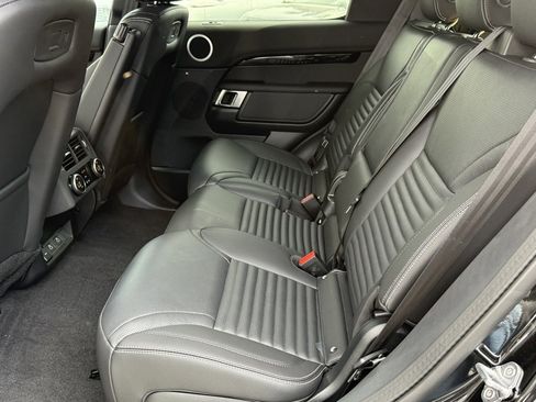 New 2025 Land Rover Discovery S image 27