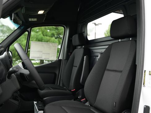 New 2025 Mercedes-Benz Sprinter 2500 image 38