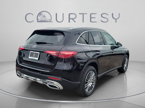 Certified 2026 Mercedes-Benz GLC 300 image 4