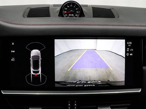 Used 2023 Porsche Cayenne GTS w/ Premium Package image 45