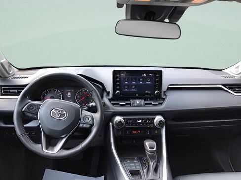 Certified 2021 Toyota RAV4 XLE Premium AWD/4WD image 16