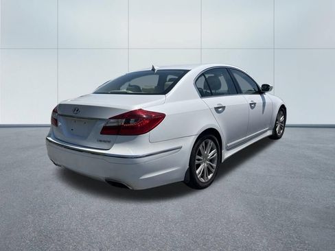 Used 2014 Hyundai Genesis 3.8 RWD image 5