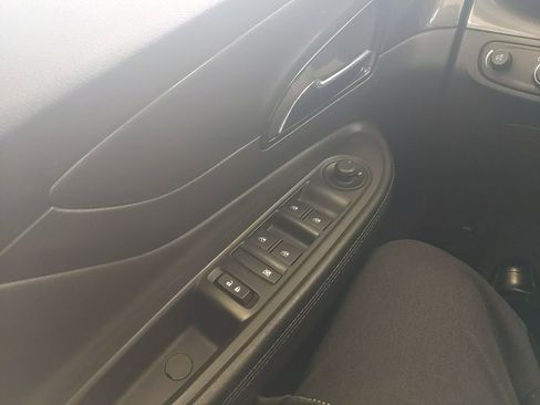 Used 2021 Buick Encore Preferred AWD/4WD image 23