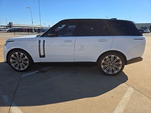 Used 2023 Land Rover Range Rover Autobiography image 2