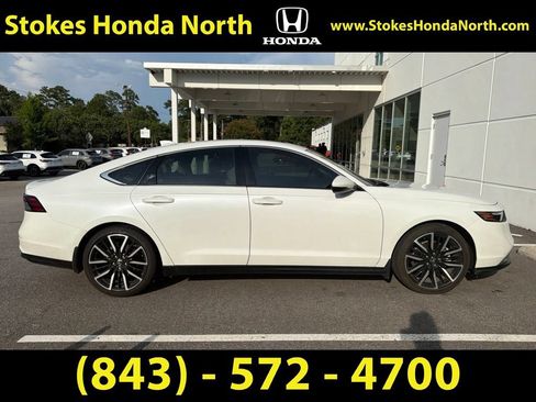 Used 2023 Honda Accord Touring image 4