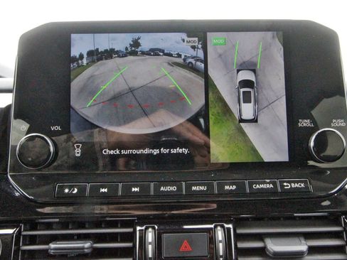 Certified 2025 Nissan Pathfinder Platinum AWD/4WD image 28