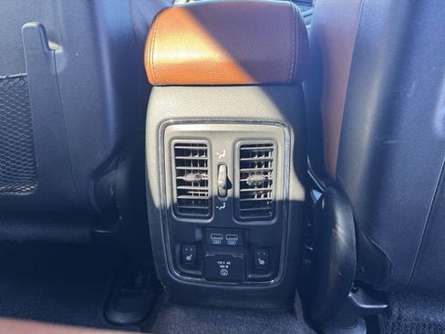 Used 2019 Jeep Grand Cherokee Summit image 17