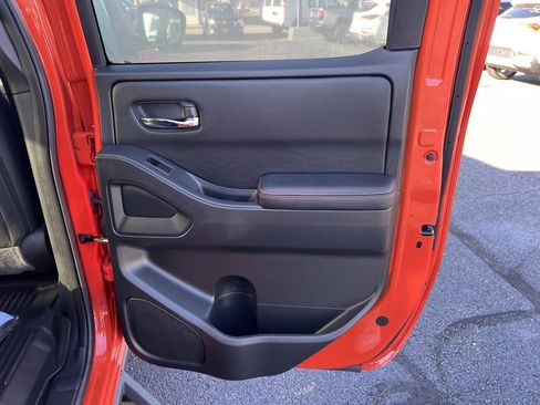 Used 2025 Nissan Frontier PRO-4X w/ Pro Convenience Package image 13