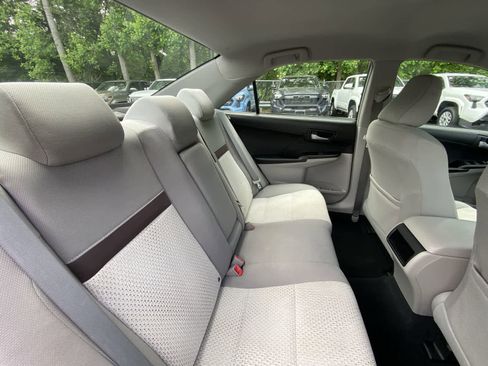Used 2012 Toyota Camry LE FWD image 27