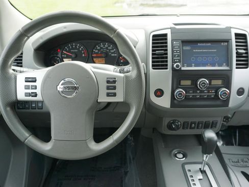 Used 2020 Nissan Frontier SV w/ Midnight Edition Floor Mats AWD/4WD image 9