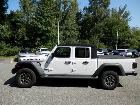 Used 2024 Jeep Gladiator Rubicon w/ Technology Group AWD/4WD image 5