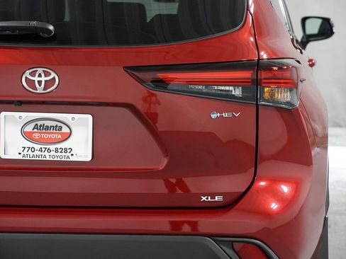 Certified 2025 Toyota Highlander XLE AWD/4WD image 10