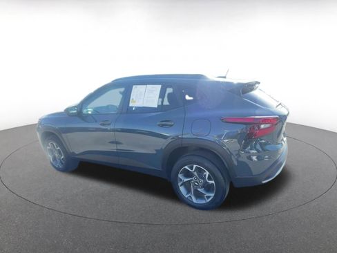 Used 2025 Chevrolet Trax LT image 10