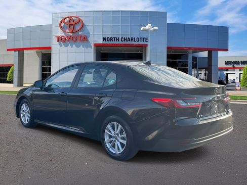 Used 2025 Toyota Camry LE image 5