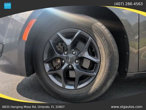 Used 2018 Chrysler Pacifica Touring-L w/ Premium Audio Group FWD image 28
