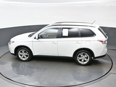 Used 2015 Mitsubishi Outlander SE AWD/4WD image 37