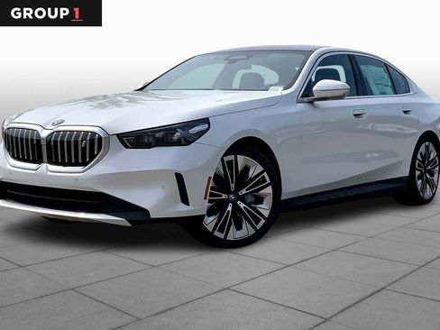 New 2024 BMW i5 eDrive40i w/ Premium Package image 1