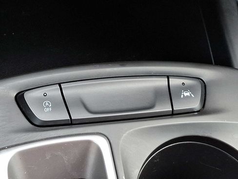 Used 2024 Chevrolet Trax RS w/ Sunroof Package FWD image 25