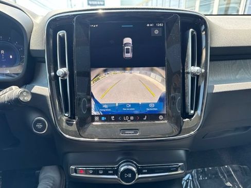 Used 2025 Volvo XC40 B5 Core AWD/4WD image 26