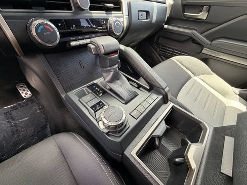 Used 2024 Toyota Tacoma TRD Sport AWD/4WD image 31