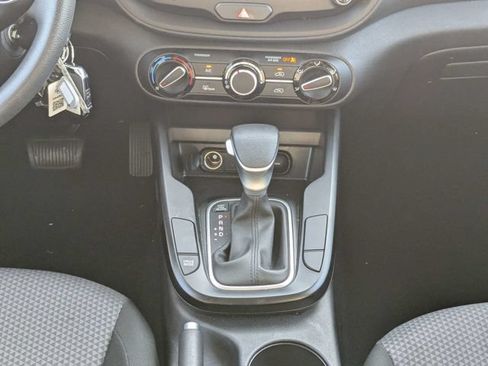Used 2025 Kia Soul LX w/ LX Technology Package FWD image 18
