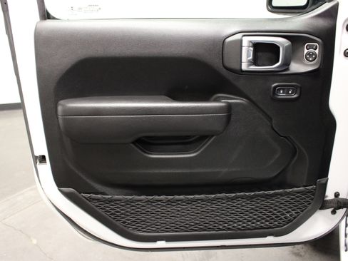 Used 2022 Jeep Wrangler Sport AWD/4WD image 15