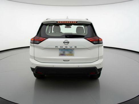 Used 2025 Nissan Rogue SV image 7