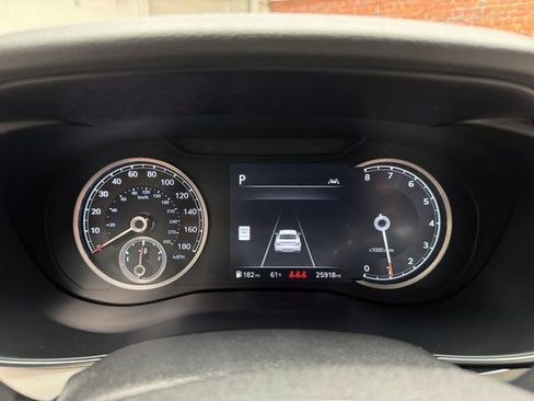 Used 2025 Genesis G70 2.5T image 15