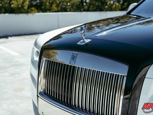 Used 2017 Rolls-Royce Ghost RWD image 30