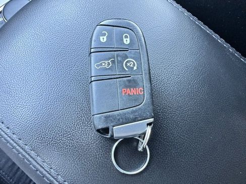 Used 2022 Jeep Grand Cherokee Laredo X image 37