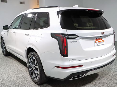 Used 2023 Cadillac XT6 Sport w/ Technology Package image 9