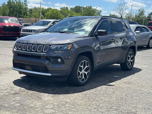 Used 2024 Jeep Compass Limited AWD/4WD image 7