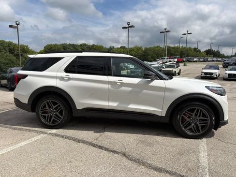 Used 2025 Ford Explorer ST w/ Sun And Sound Package AWD/4WD image 8