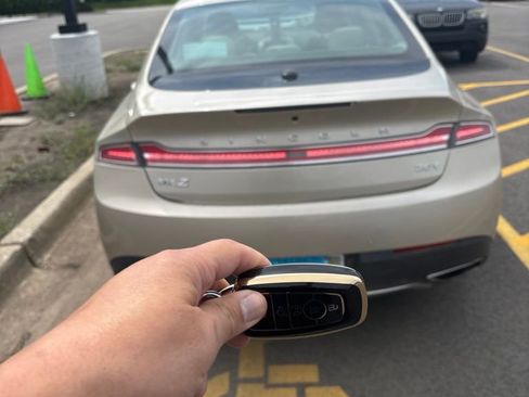 Used 2017 Lincoln MKZ Select w/ Technology Package FWD image 4