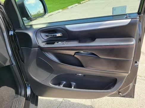 Used 2014 Dodge Grand Caravan R/T w/ Trailer Tow Group FWD image 28
