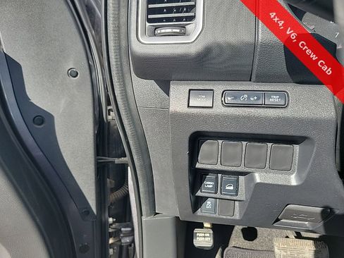 Used 2022 Nissan Frontier SV image 25