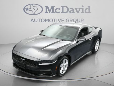 Used 2026 Ford Mustang Coupe RWD image 34