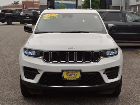 Used 2024 Jeep Grand Cherokee Laredo X w/ Luxury Tech Group I AWD/4WD image 3