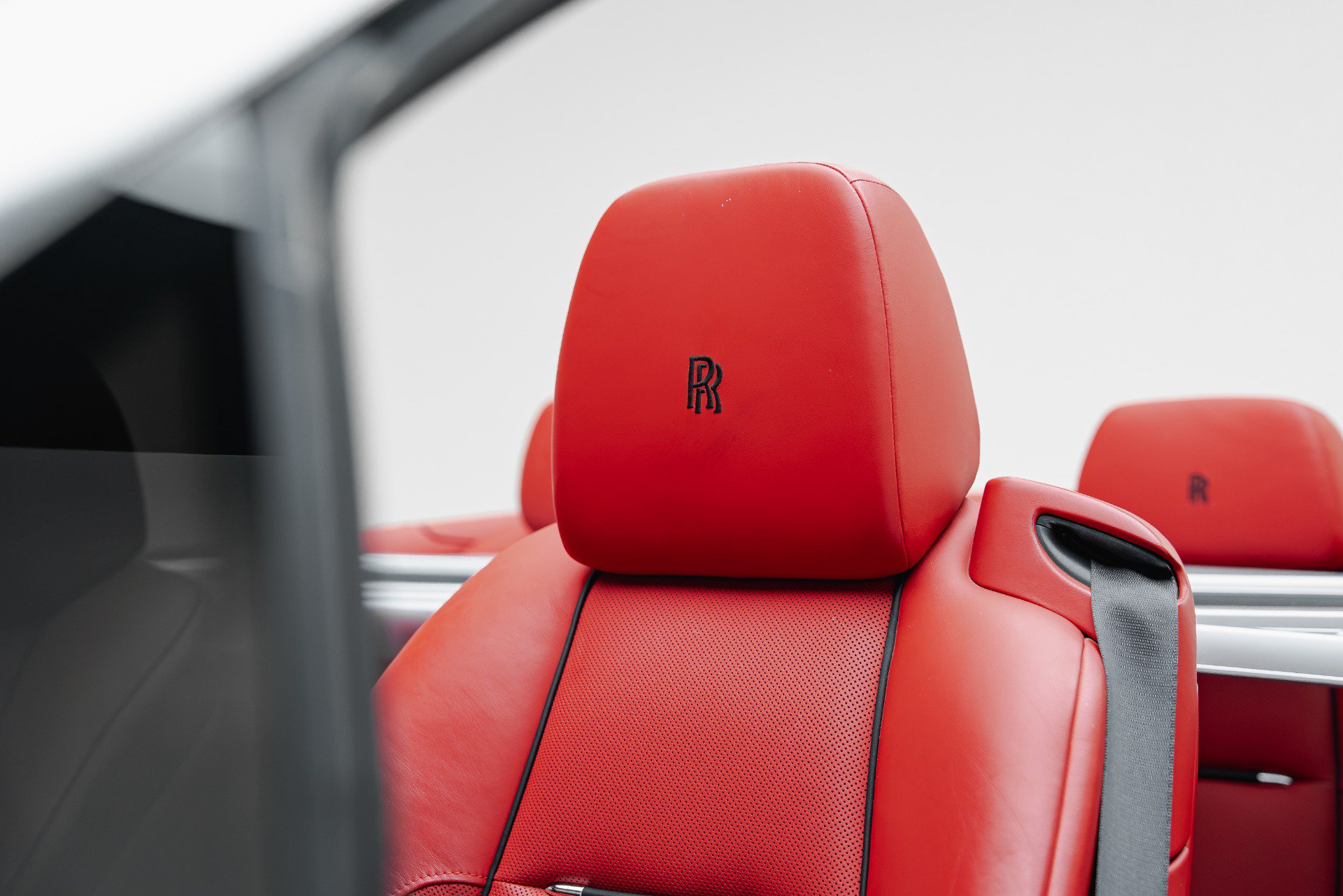Used 2016 Rolls-Royce Dawn RWD image 47