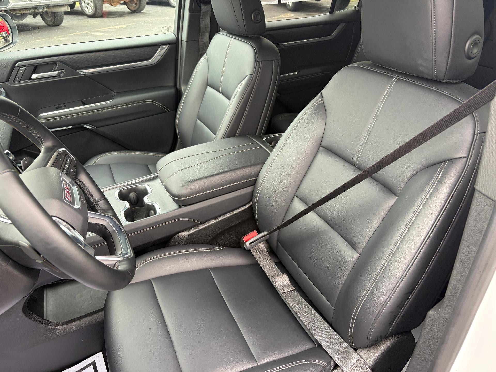 Used 2026 GMC Acadia Elevation w/ Elevation Premium Package FWD image 18