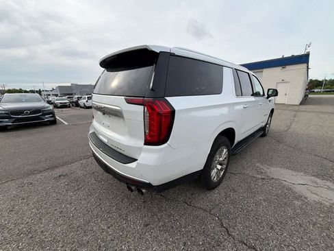 Used 2022 GMC Yukon XL Denali AWD/4WD image 5