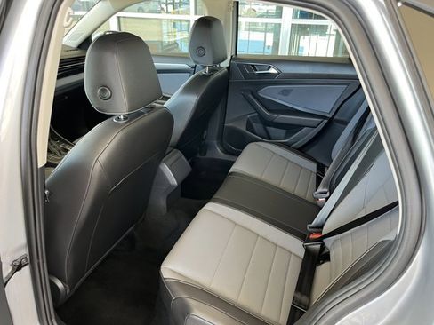 Used 2025 Volkswagen Jetta SE image 10