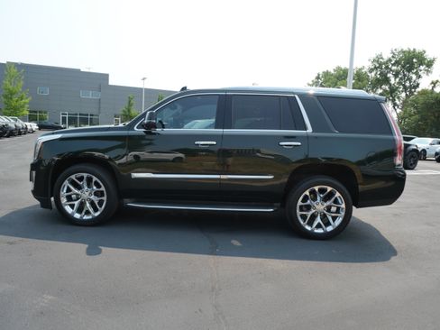 Used 2016 Cadillac Escalade Luxury AWD/4WD image 2